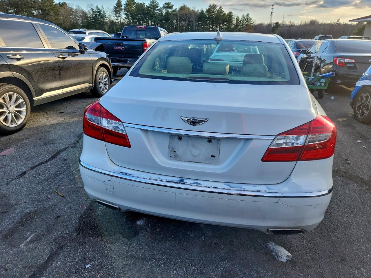 Hyundai Genesis 3.8l Image 12