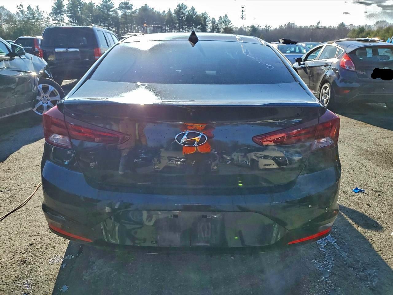 Hyundai ELANTRA Sel Image 12