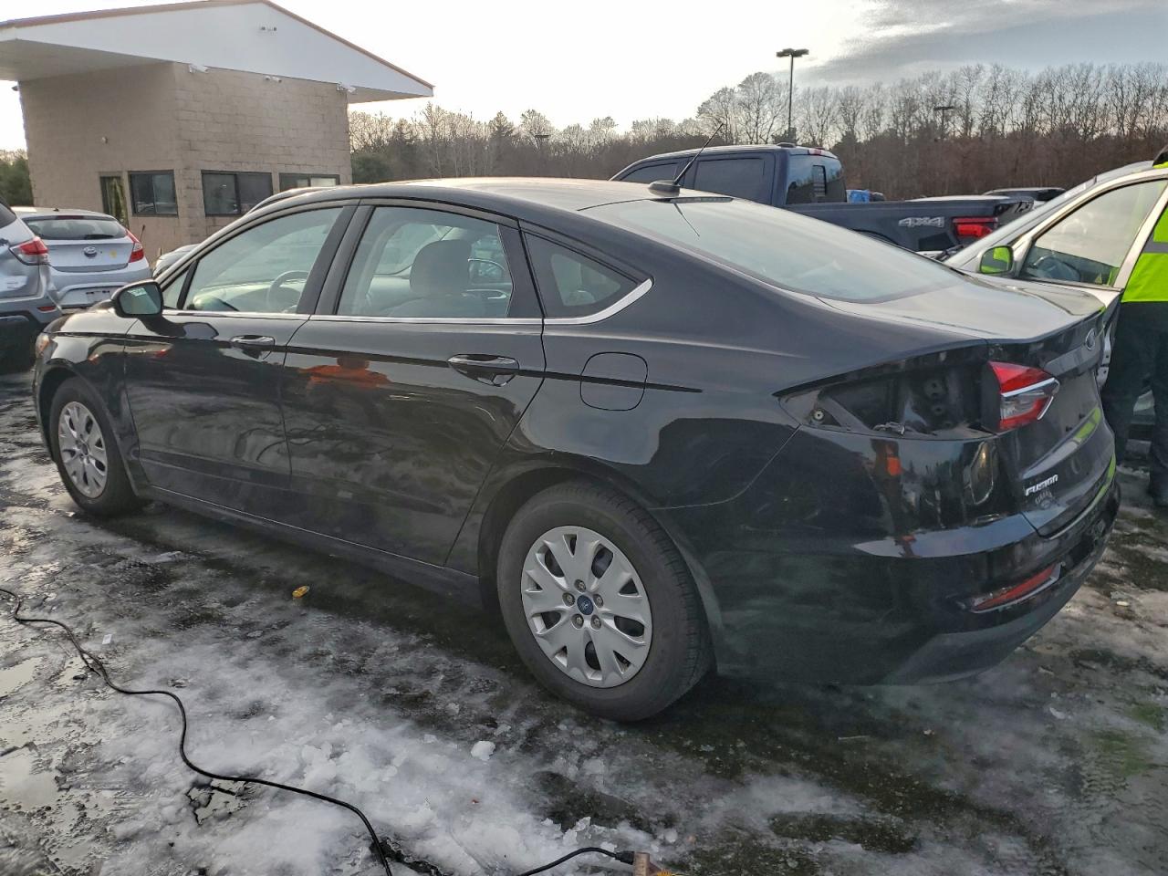 Ford Fusion S Image 2