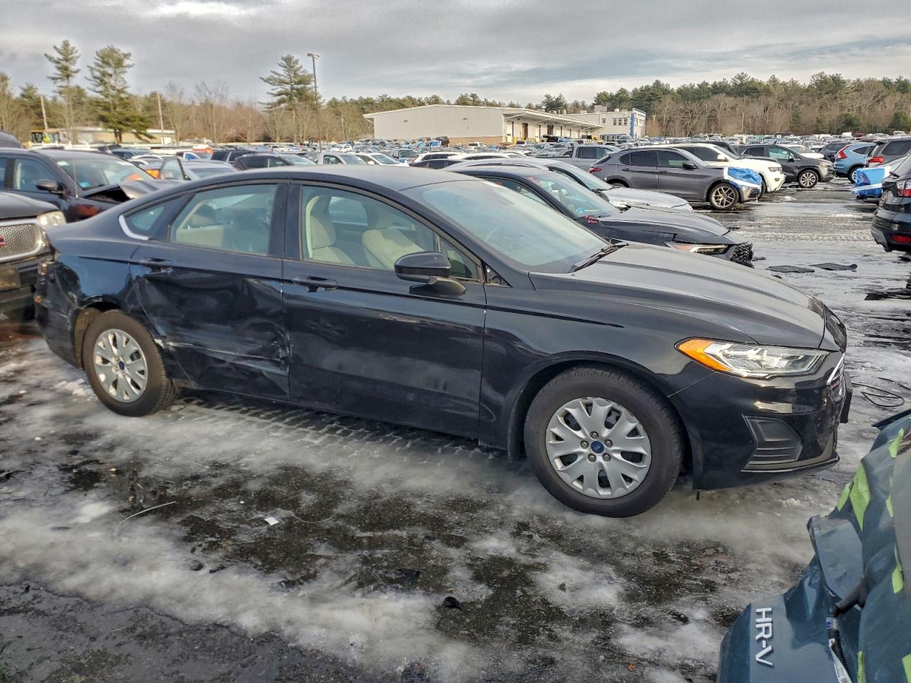 Ford Fusion S Image 3