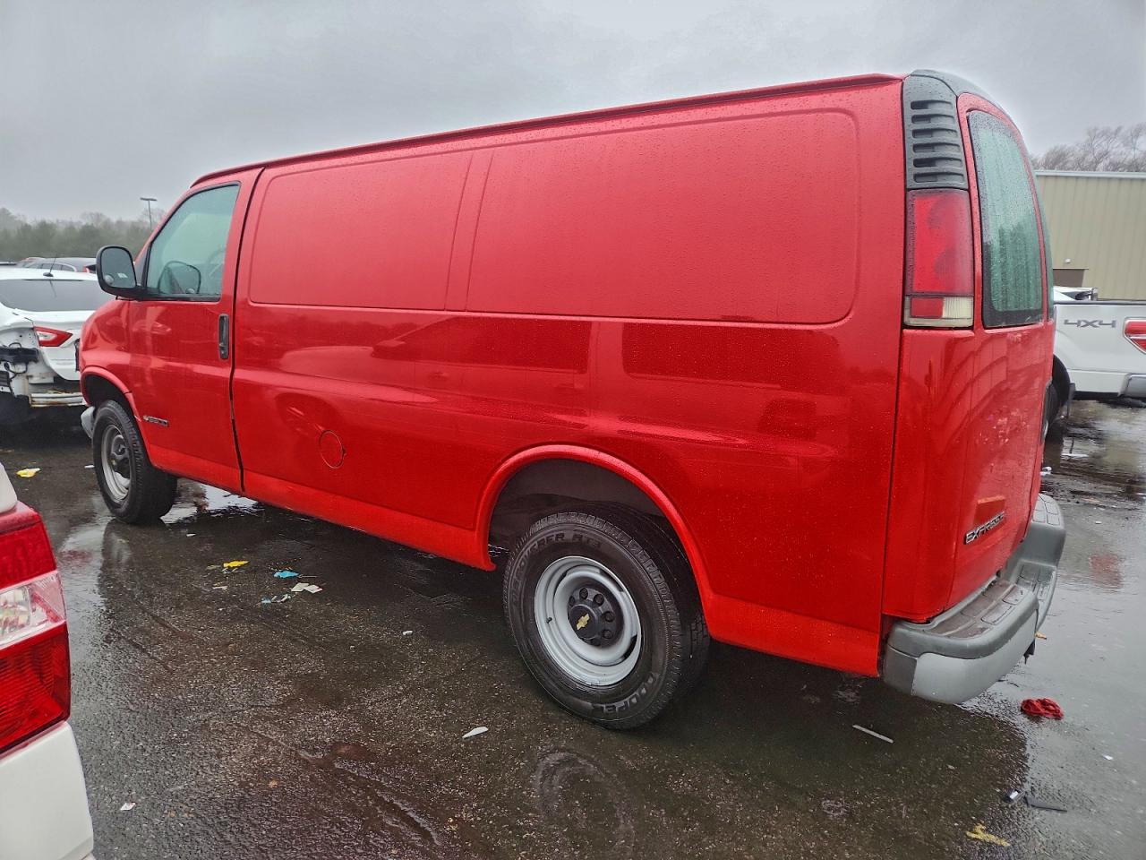 Chevrolet Express Image 2