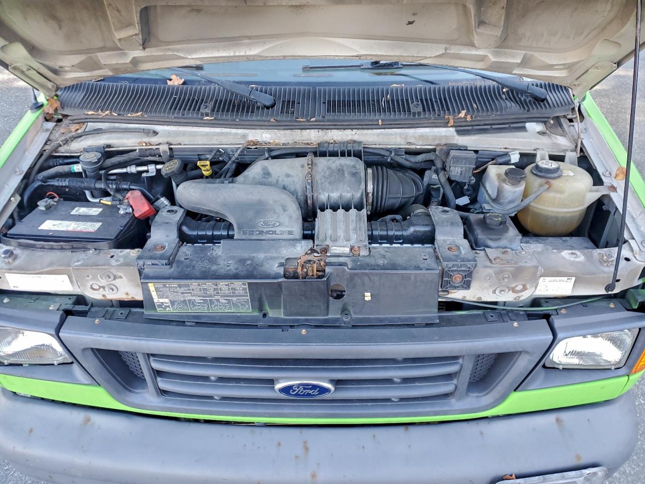 Ford Econoline E350 Super Duty Cutaway Van Image 12