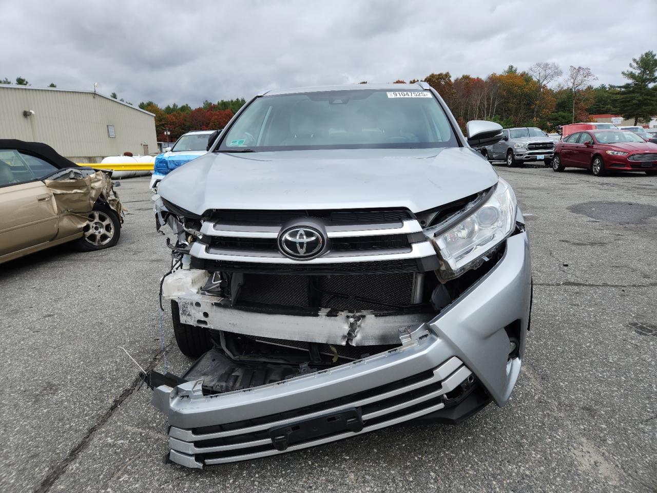 Toyota Highlander Se Image 12