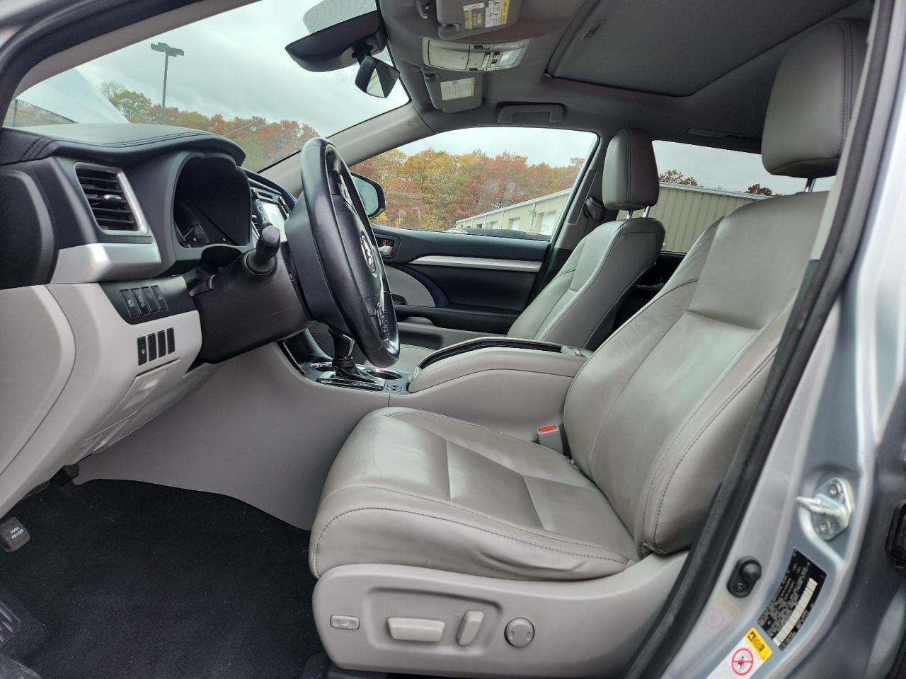 Toyota Highlander Se Image 3