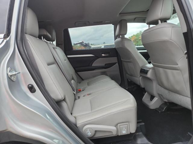 Toyota Highlander Se Image 9