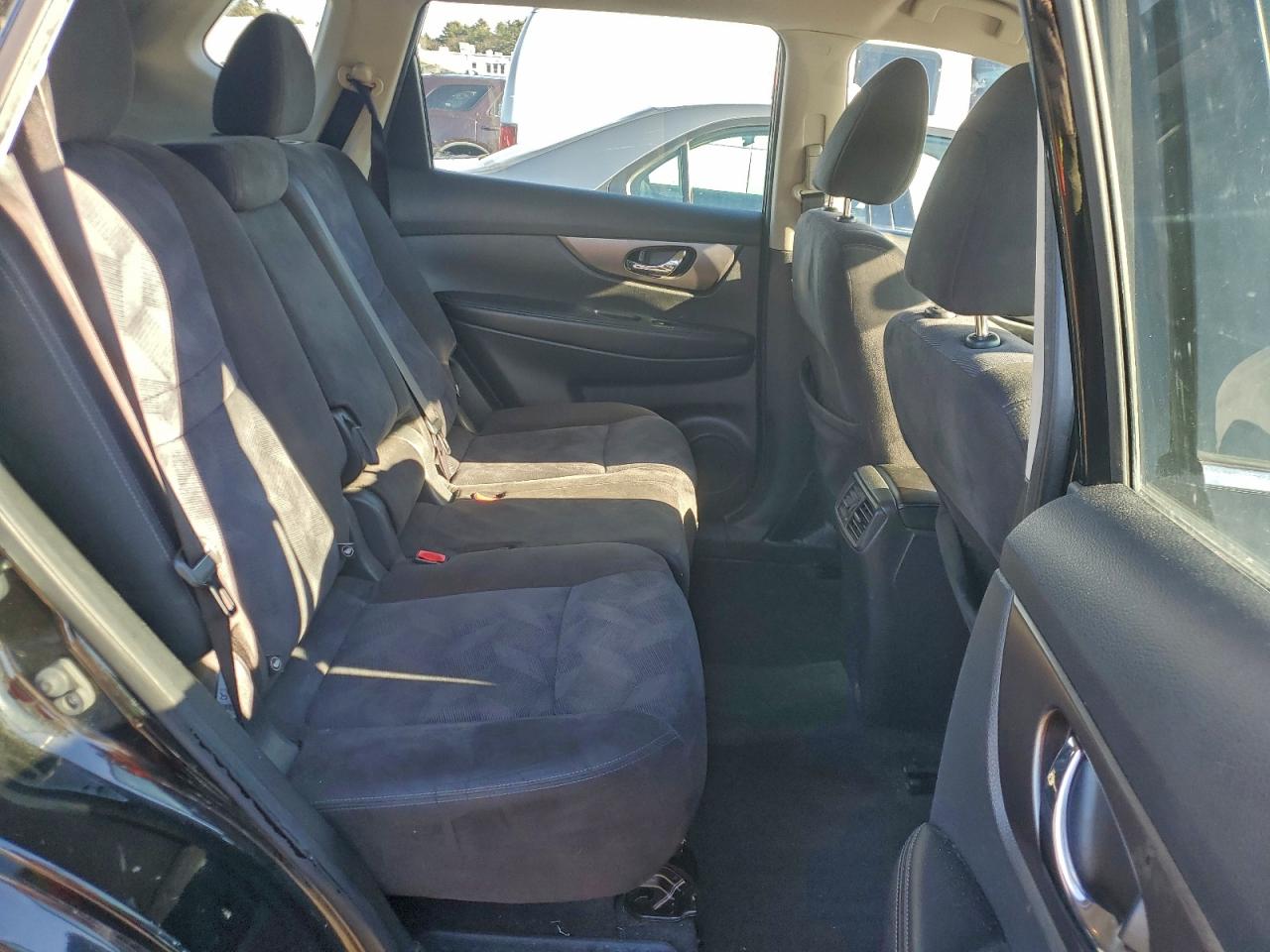 Nissan Rogue S Image 10