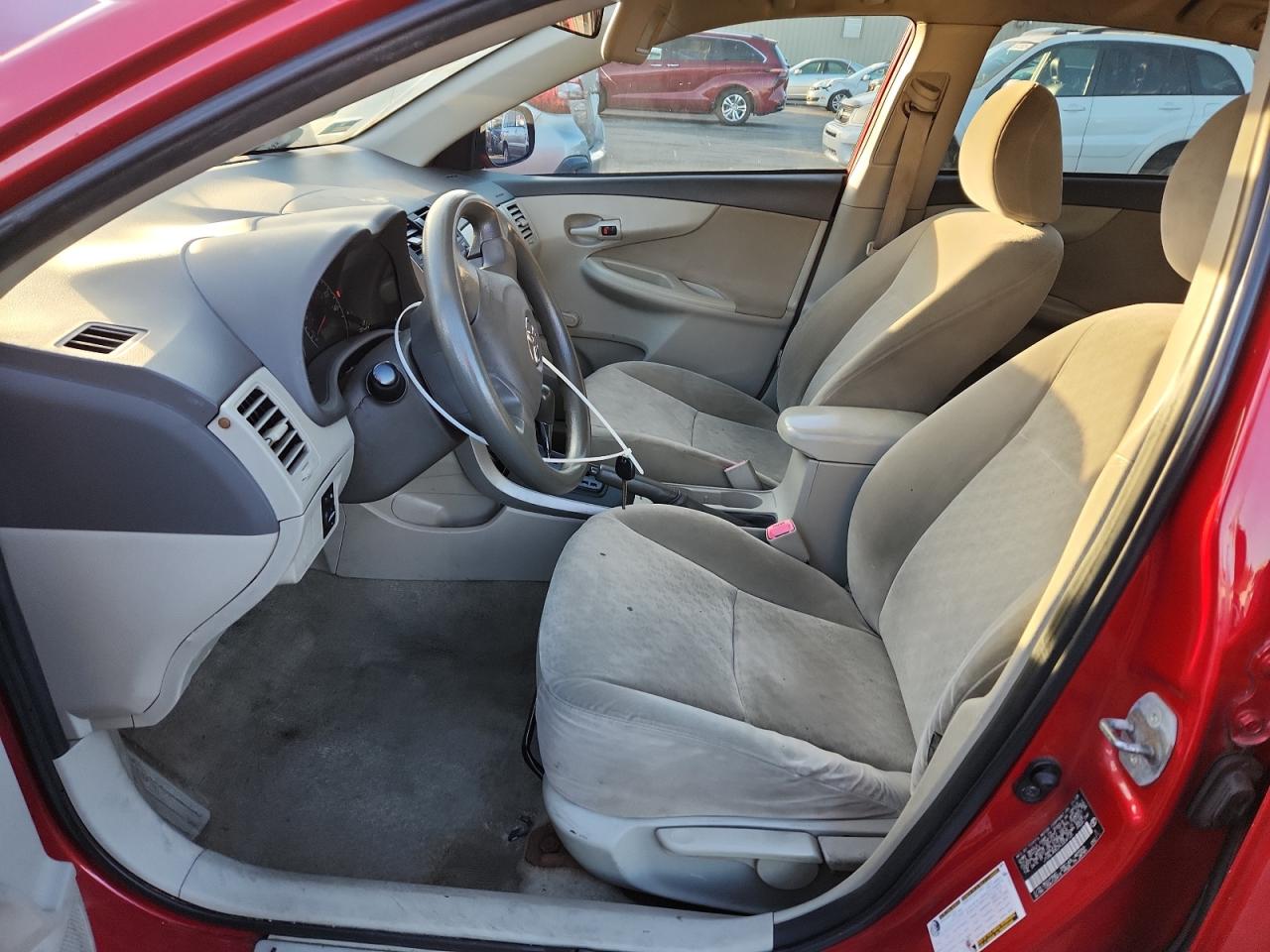 Toyota Corolla Base Image 11