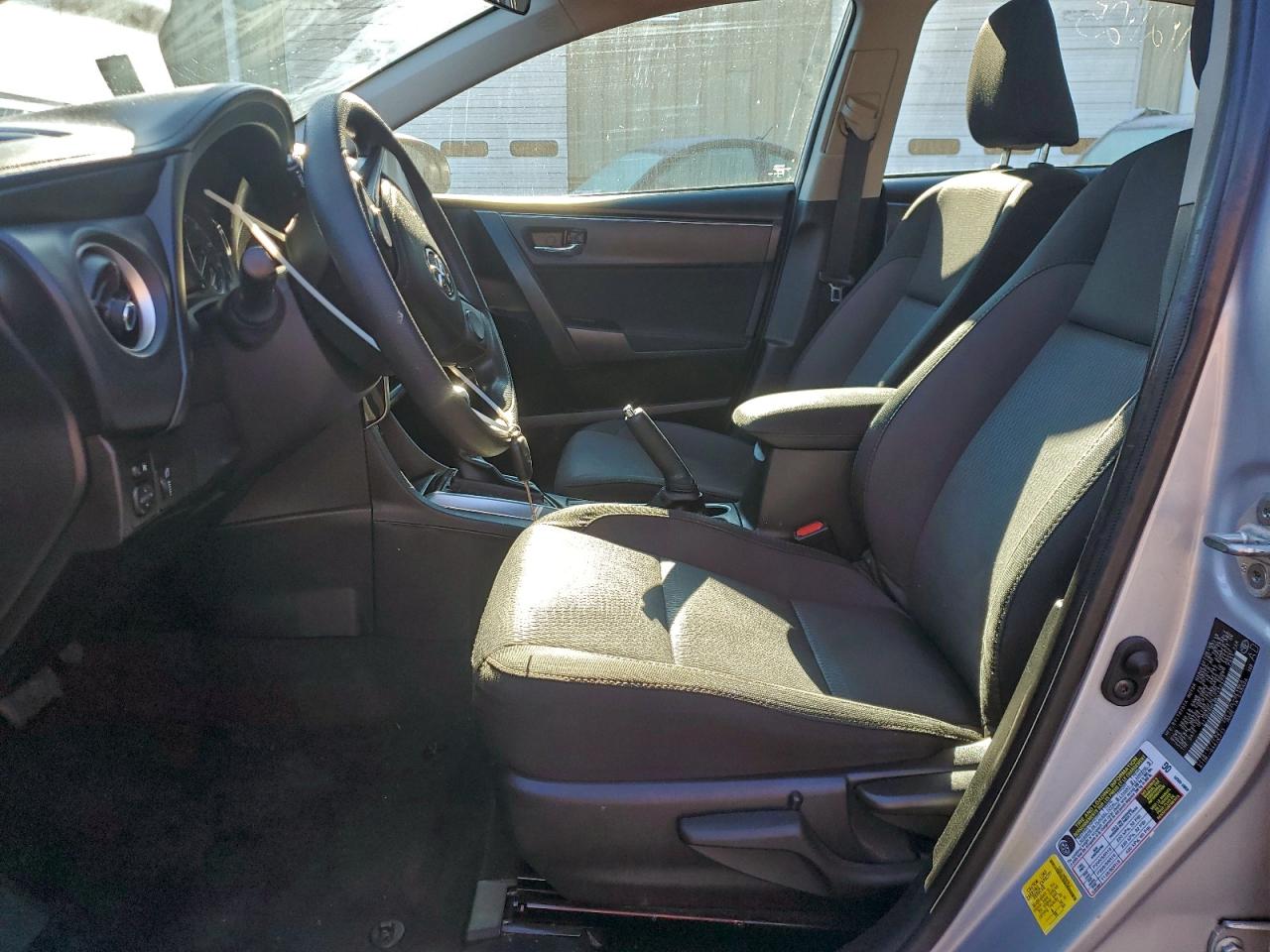 Toyota Corolla L Image 6