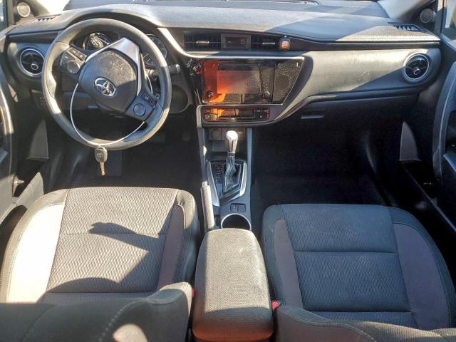 Toyota Corolla L Image 8