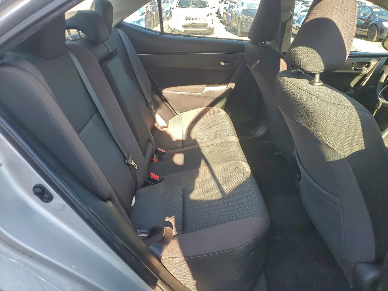 Toyota Corolla L Image 12