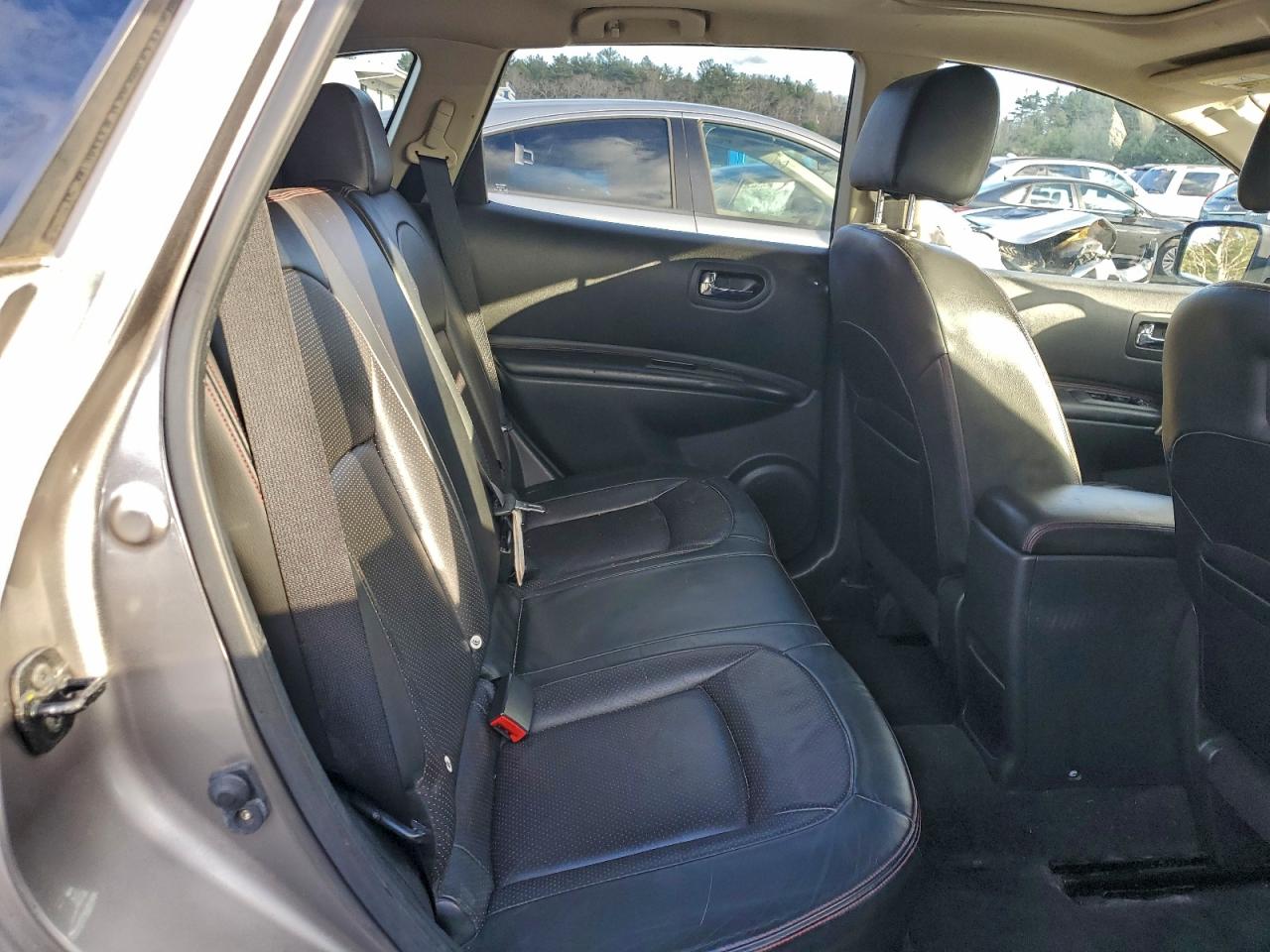 Nissan Rogue S Image 4