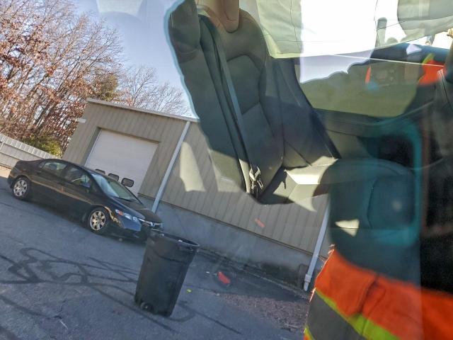 Tesla Model 3 Image 7