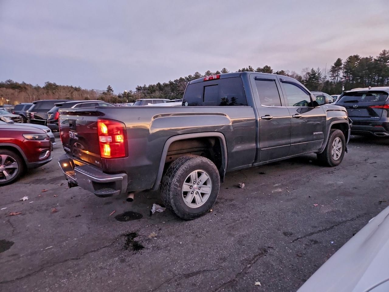 GMC Sierra K1500 Sle Image 2