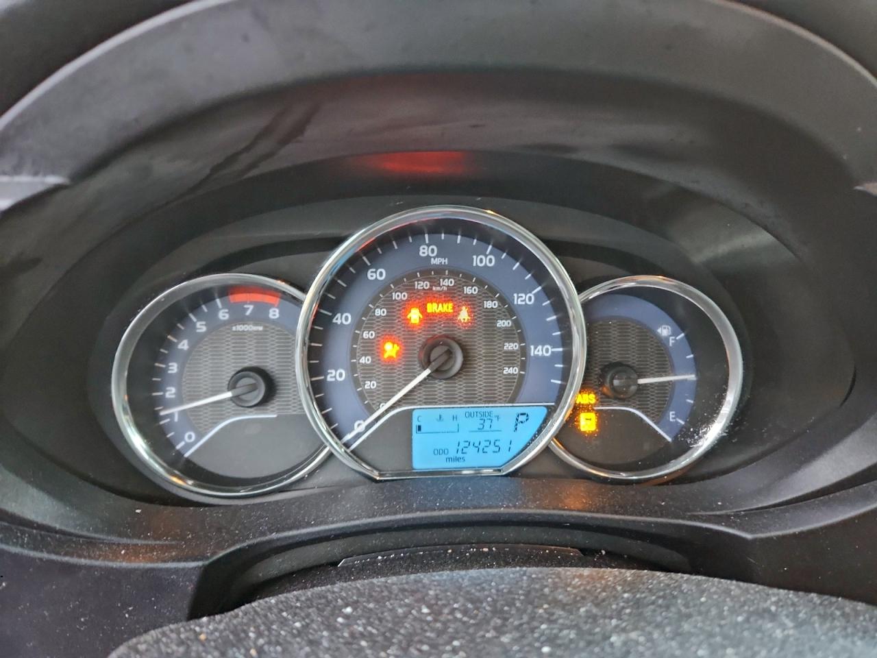 Toyota Corolla L Image 2