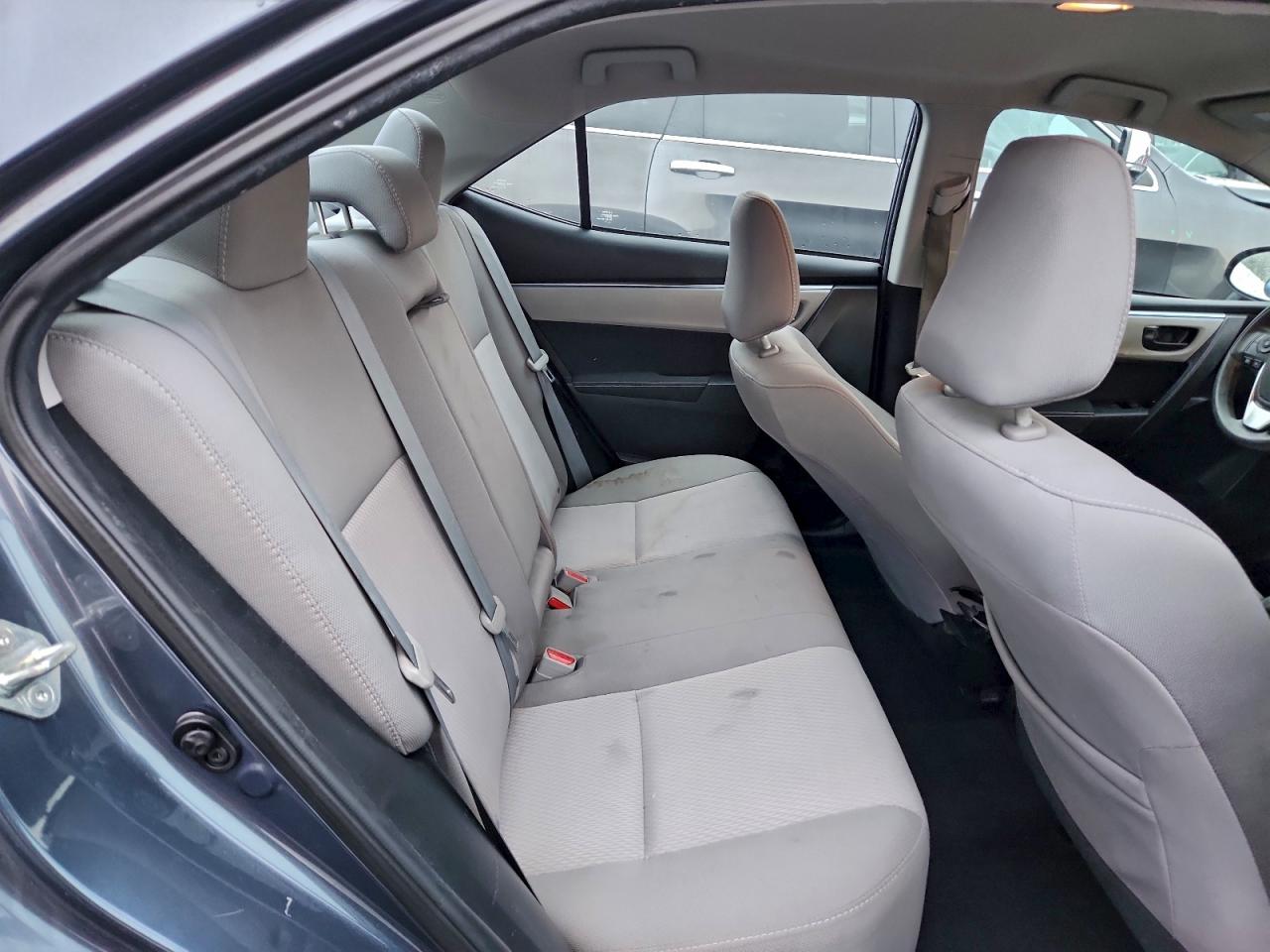 Toyota Corolla L Image 11