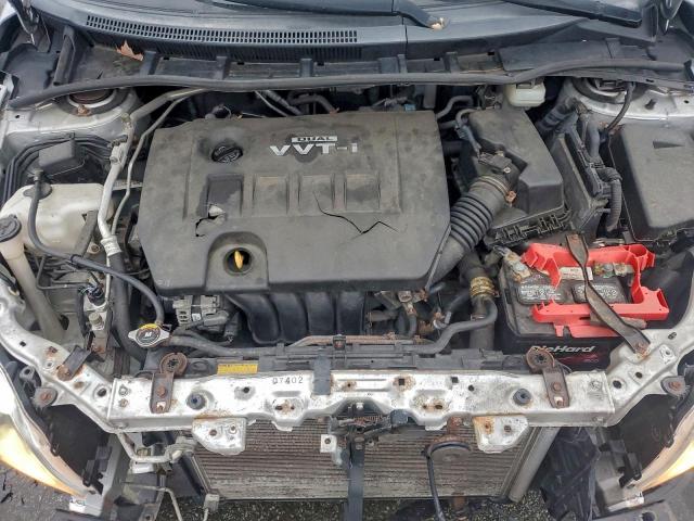 Toyota Corolla Base Image 9