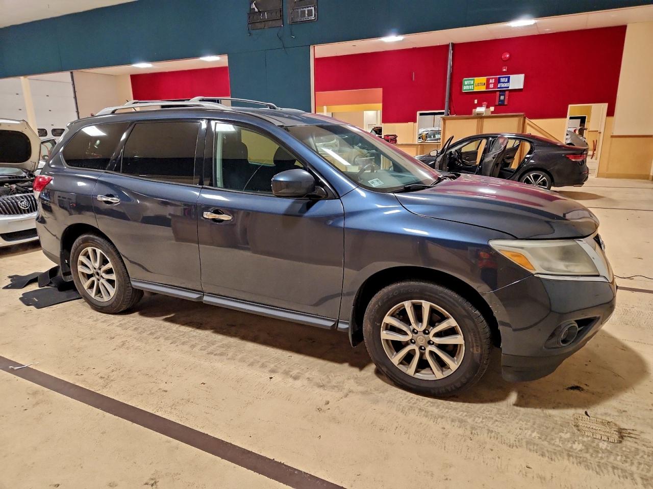 Nissan Pathfinder S Image 8