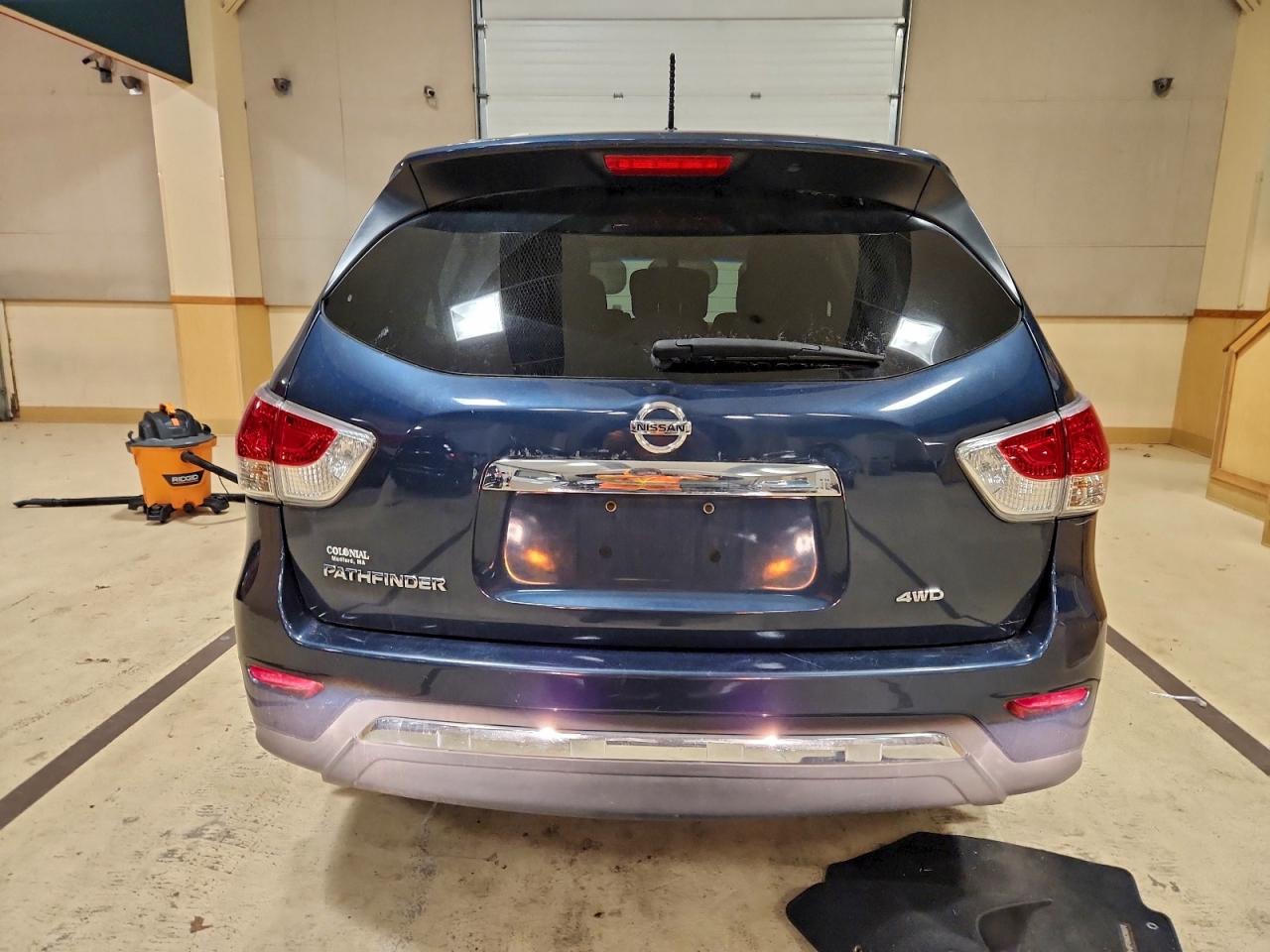 Nissan Pathfinder S Image 3