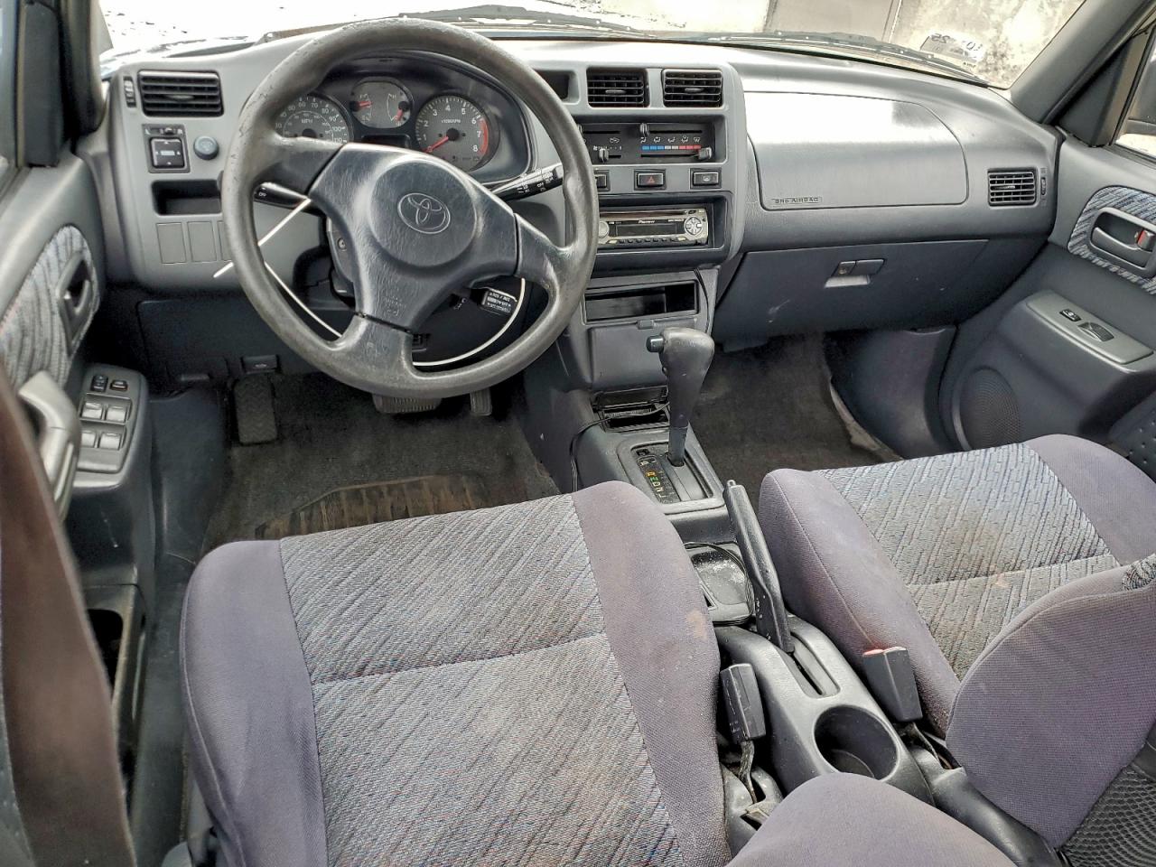Toyota RAV4 Image 2