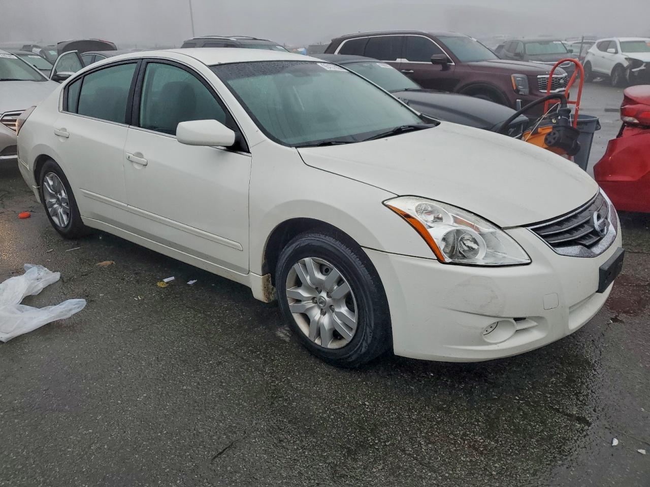 Nissan Altima Base Image 12