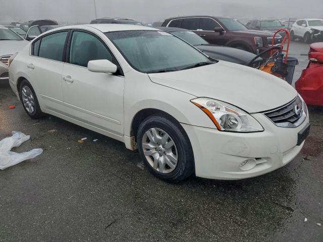 Nissan Altima Base Image 12