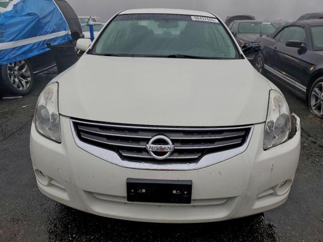 Nissan Altima Base Image 11