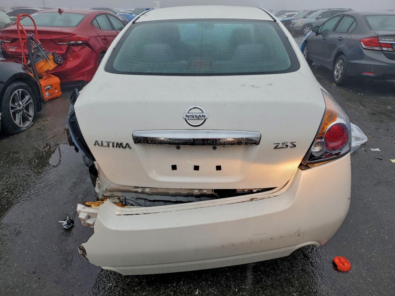 Nissan Altima Base Image 10