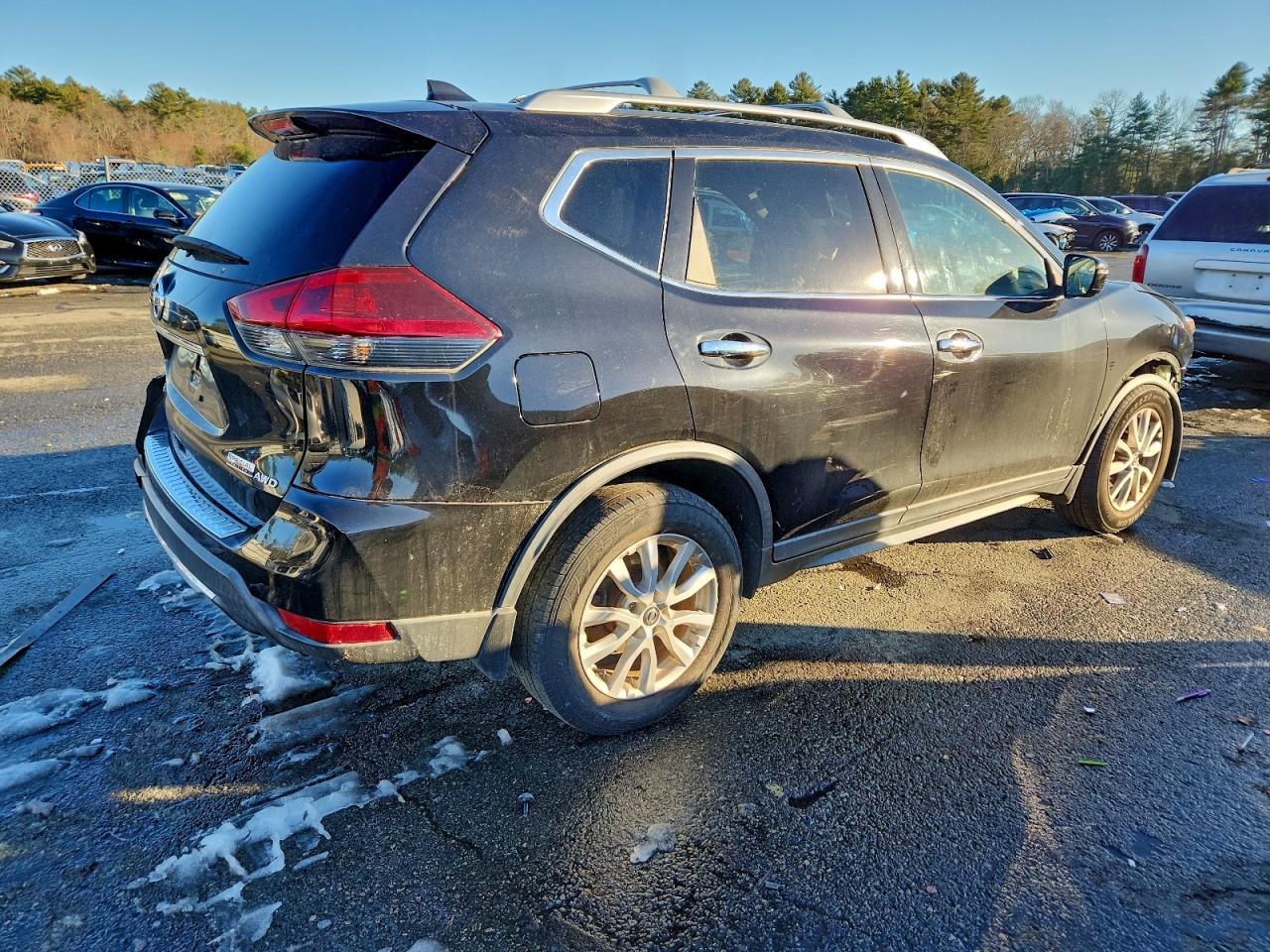 Nissan Rogue S Image 2