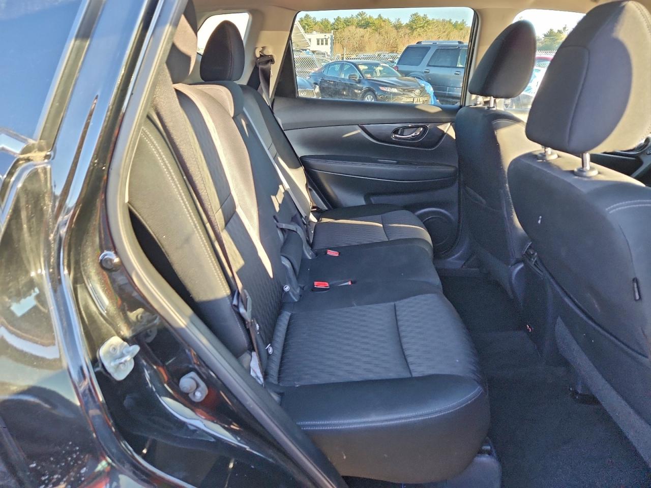 Nissan Rogue S Image 4