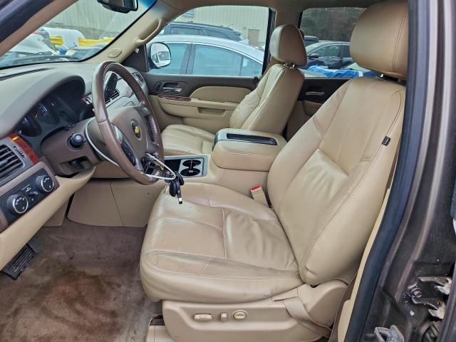 Chevrolet Suburban K1500 Lt Image 4