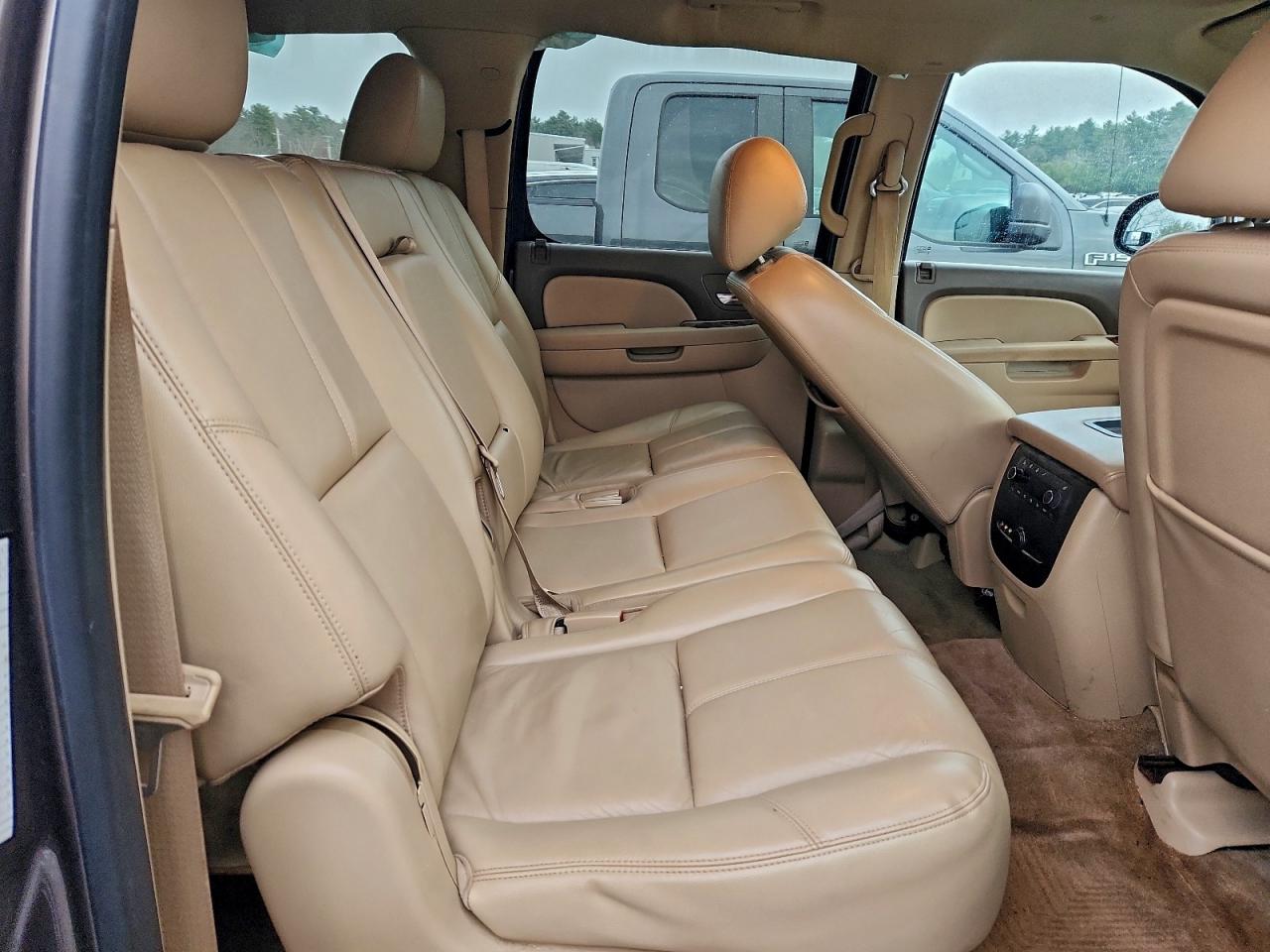 Chevrolet Suburban K1500 Lt Image 10