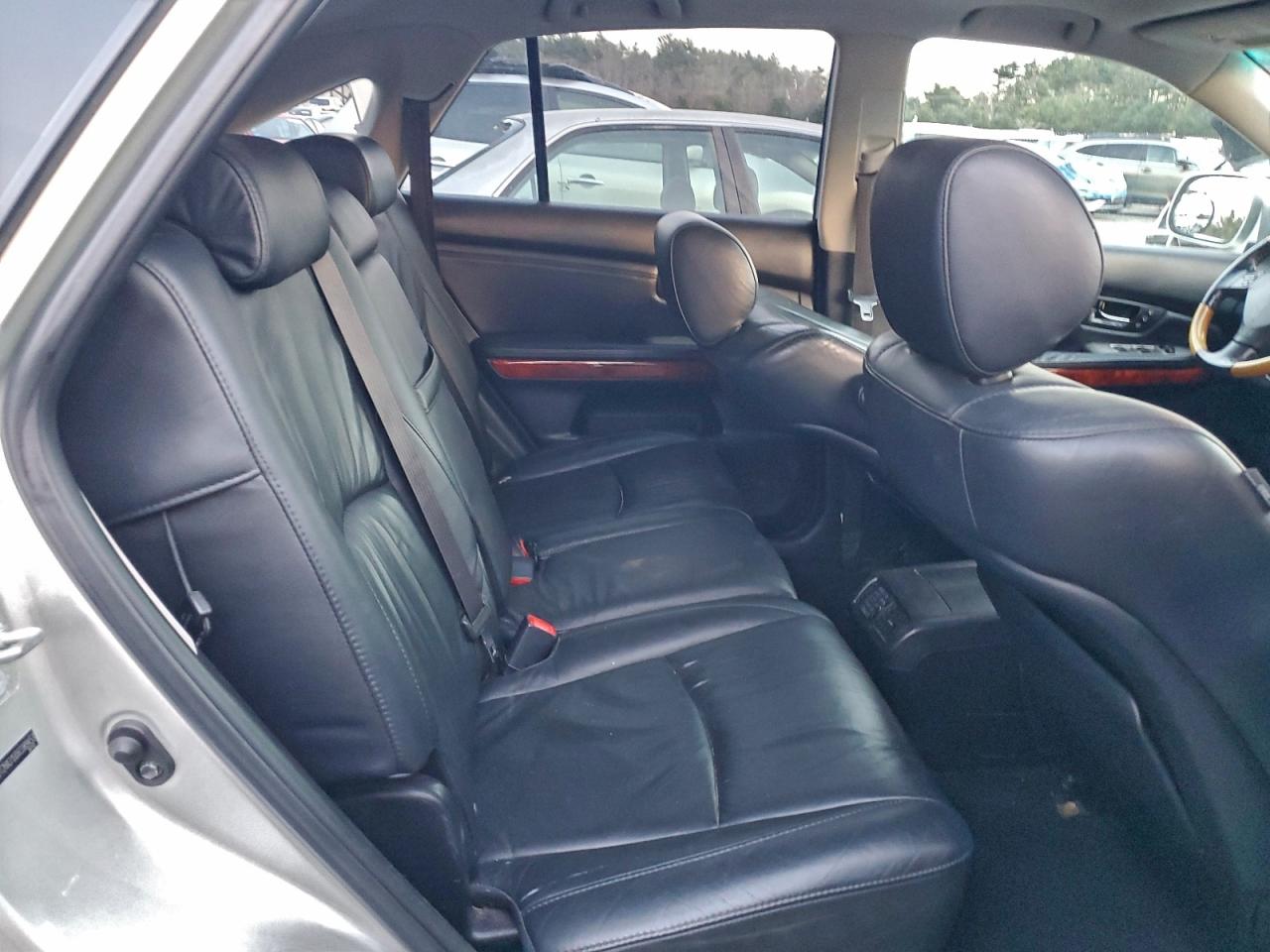 Lexus RX 330 Image 11