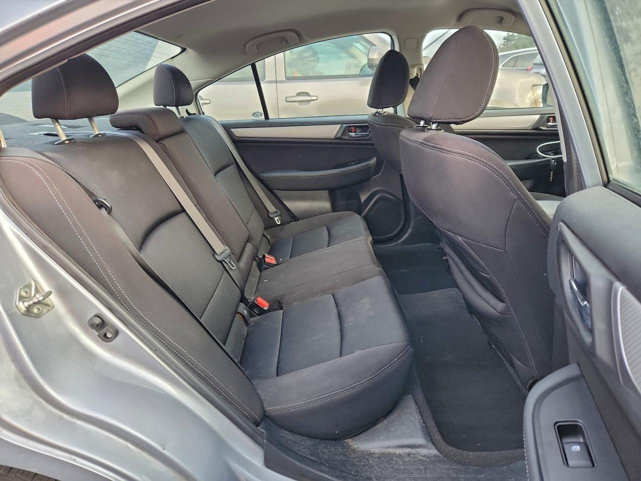 Subaru Legacy 2.5i Premium Image 10